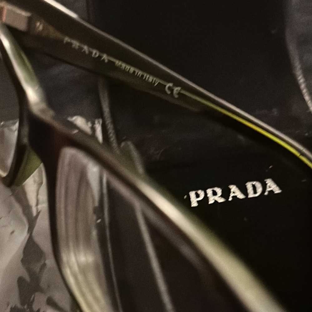 Beautiful Prada Frames - image 6